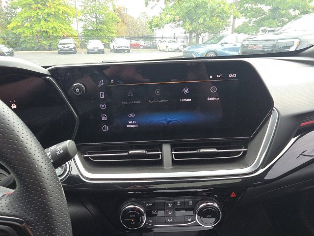 Used 2024 Chevrolet Trax RS w/ Sunroof Package FWD image 11