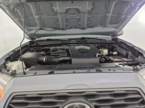 Used 2020 Toyota Tacoma SR5 AWD/4WD image 39