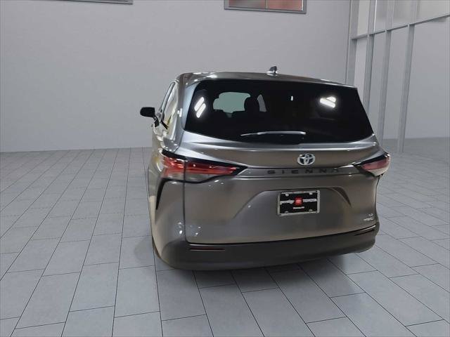 Certified 2022 Toyota Sienna LE FWD image 7