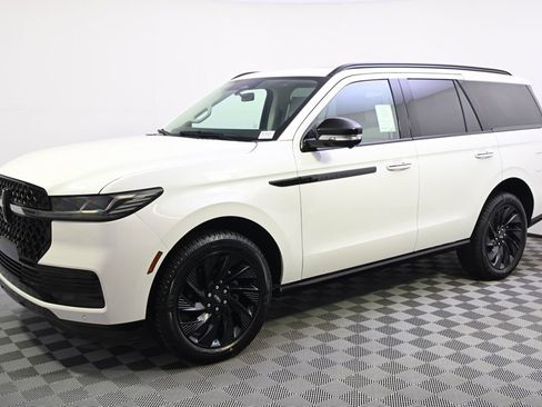 New 2026 Lincoln Navigator Reserve w/ Jet Appearance Package AWD/4WD image 2