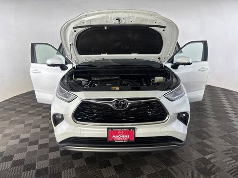 Used 2024 Toyota Highlander Platinum AWD/4WD image 11