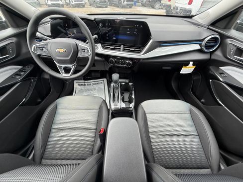 New 2026 Chevrolet Trax LT w/ Midnight Edition FWD image 16