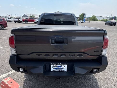 Used 2022 Toyota Tacoma TRD Off-Road AWD/4WD image 7