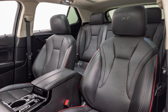 Used 2023 Buick Envision Essence w/ Sport Touring Package FWD image 11