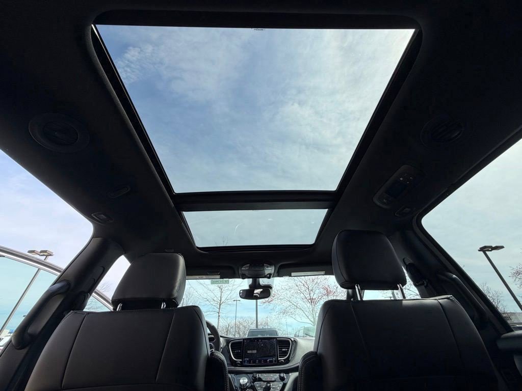 New 2026 Chrysler Pacifica Select FWD image 31