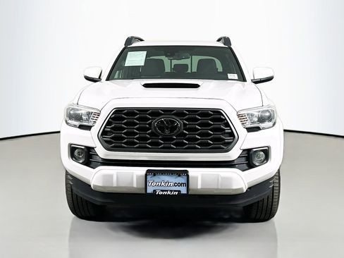 Certified 2022 Toyota Tacoma TRD Sport image 2