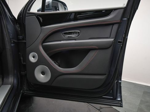 New 2025 Bentley Bentayga image 42