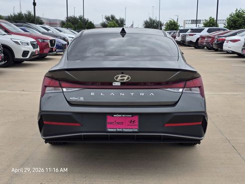Certified 2025 Hyundai Elantra Sport FWD image 7