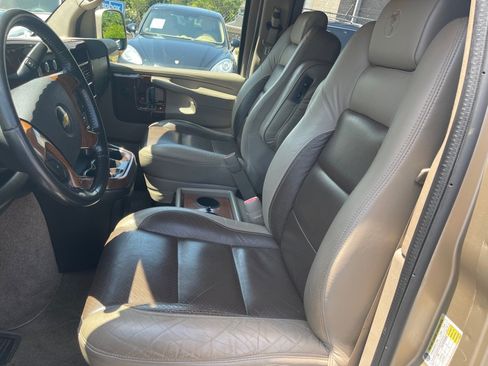 Used 2011 Chevrolet Express 2500 Extended RWD image 13
