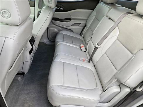 Used 2023 GMC Acadia SLT image 18