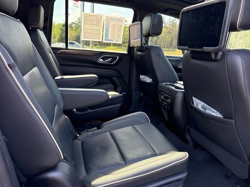 Used 2021 Chevrolet Suburban Premier image 16