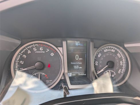 Used 2022 Toyota Tacoma SR5 RWD image 28