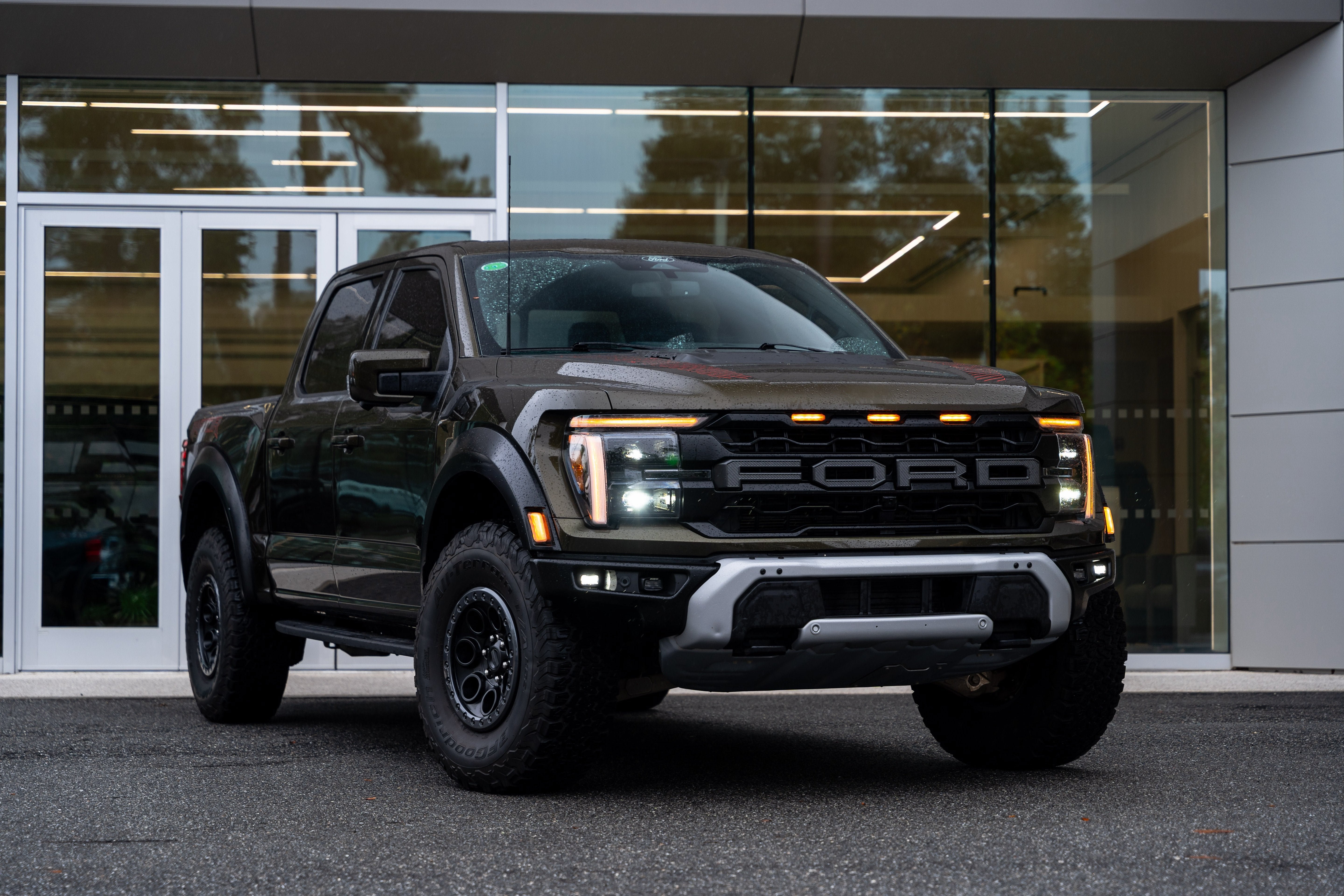 Used 2025 Ford F150 Raptor AWD/4WD image 3