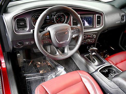 Used 2018 Dodge Charger SXT image 18