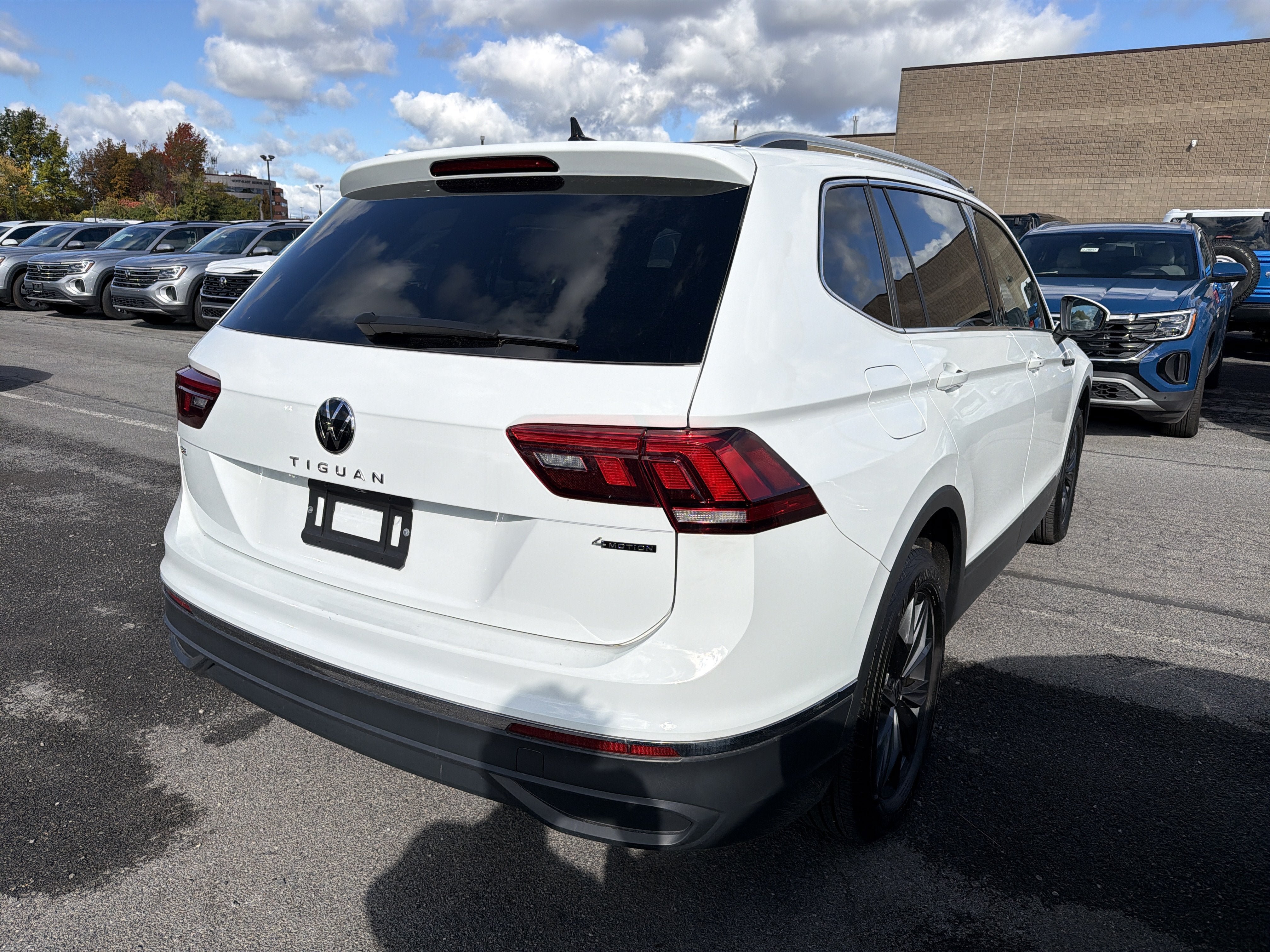 Used 2024 Volkswagen Tiguan SE AWD/4WD image 7