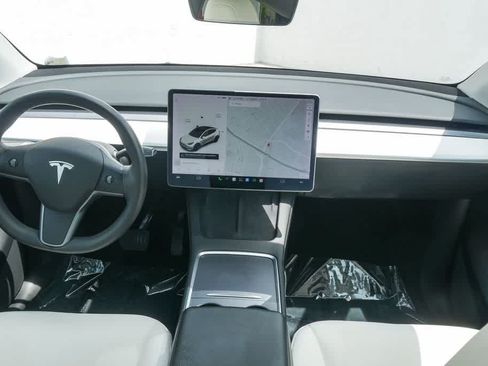 Used 2021 Tesla Model Y Long Range AWD/4WD image 11