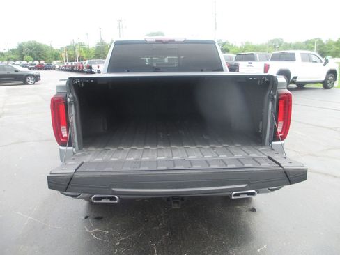 Used 2024 GMC Sierra 1500 AT4 w/ Technology Package AWD/4WD image 9