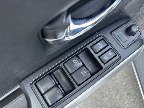 Used 2018 Nissan Titan SV RWD image 15