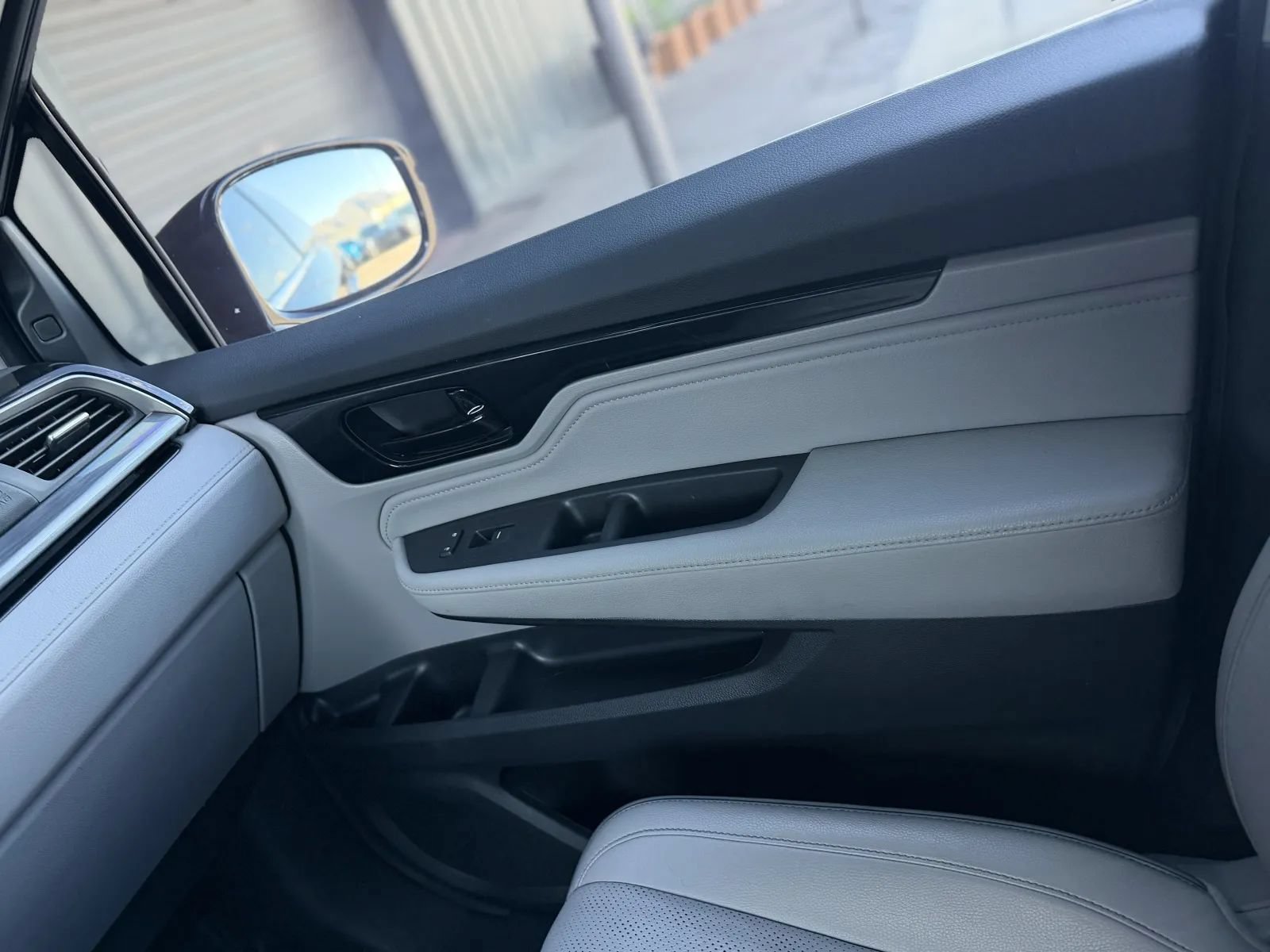 Used 2023 Honda Odyssey Elite image 38