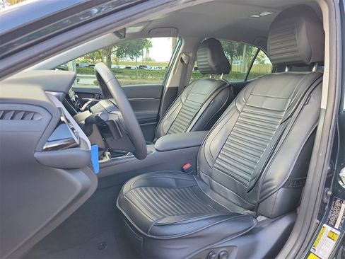 Used 2021 Toyota Camry SE w/ Convenience Package image 16