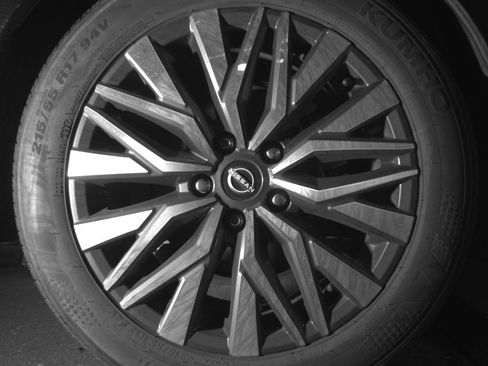 Used 2025 Nissan Altima 2.5 SV FWD image 15