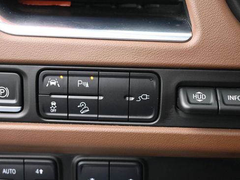 Used 2021 Chevrolet Suburban High Country image 39