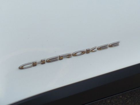 Certified 2022 Jeep Cherokee Limited image 24