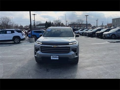 Certified 2025 Chevrolet Traverse LT image 3