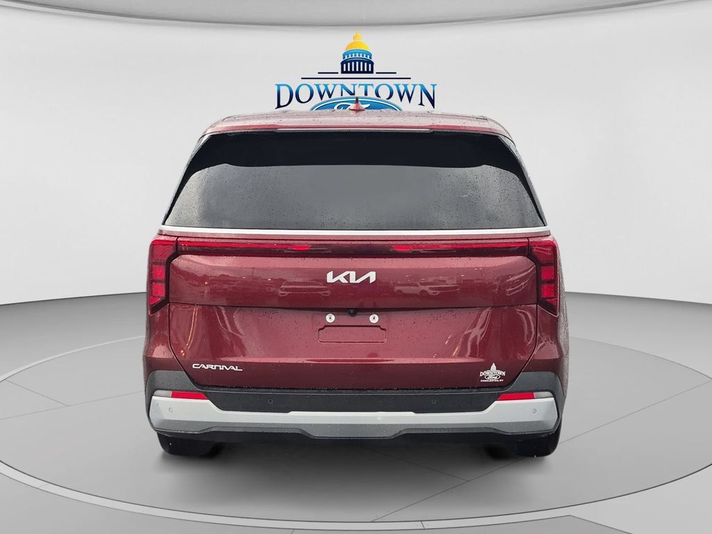 Used 2025 Kia Carnival FWD image 4