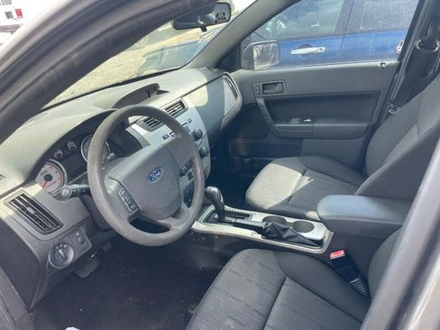Used 2010 Ford Focus SE image 11