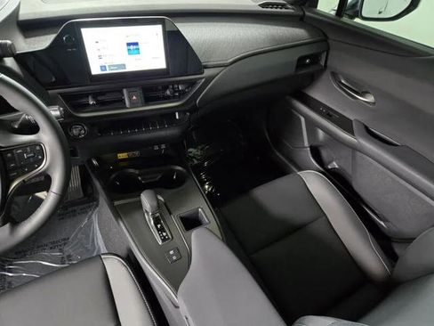 Certified 2025 Lexus UX 300h FWD w/ Accessory Package (Z1) image 17