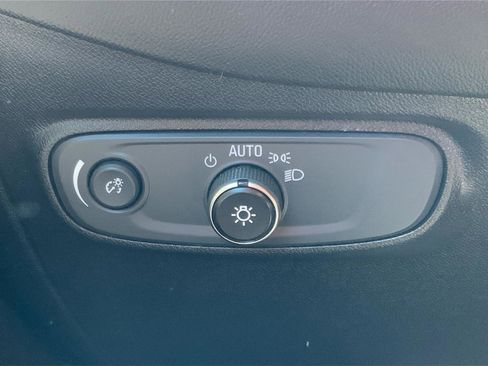 Used 2018 Chevrolet Equinox LT image 17