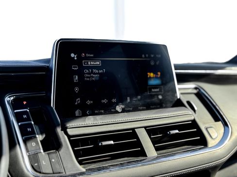 Certified 2024 Chevrolet Suburban LT RWD image 18