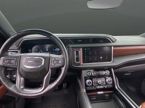 Used 2023 GMC Yukon XL Denali Ultimate w/ LPO, Floor Liner Package AWD/4WD image 10