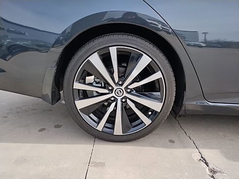 Used 2019 Nissan Altima 2.0 Platinum image 17