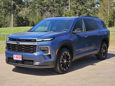 New 2026 Chevrolet Traverse LT w/ Sun and Wheel Package FWD image 1