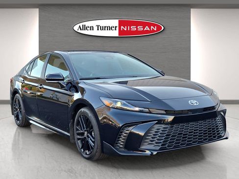 Used 2026 Toyota Camry SE image 1