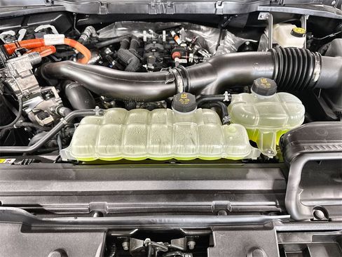 New 2025 Ford F150 Platinum w/ Equipment Group 702A High image 33