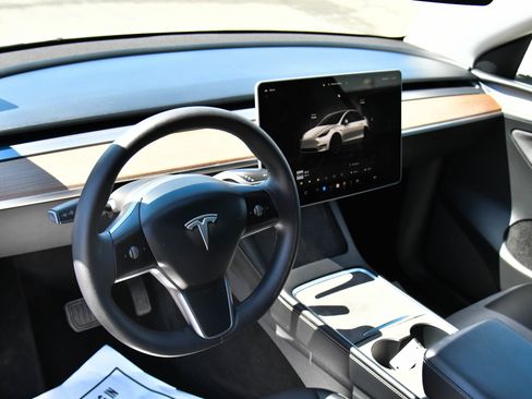 Used 2023 Tesla Model Y Long Range AWD/4WD image 14