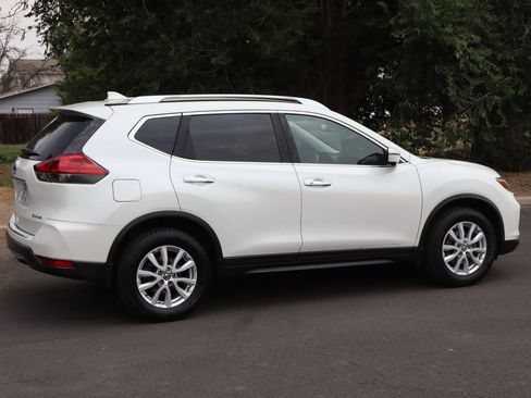 Used 2017 Nissan Rogue SV w/ SV Premium Package AWD/4WD image 4