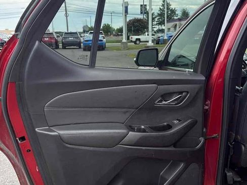 Used 2023 Chevrolet Traverse LT w/ Rear Camera Mirror Package AWD/4WD image 14