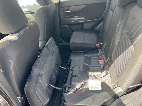 Used 2017 Mitsubishi Outlander SE image 33