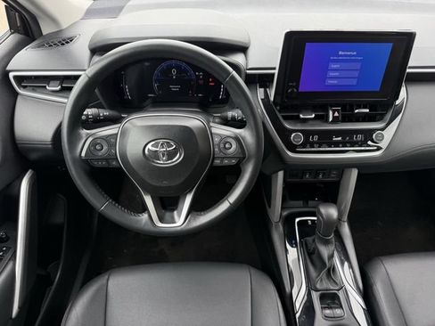 Used 2025 Toyota Corolla Cross XLE FWD image 13