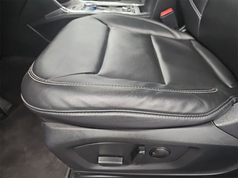 Used 2023 Ford Explorer XLT w/ Equipment Group 202A image 29