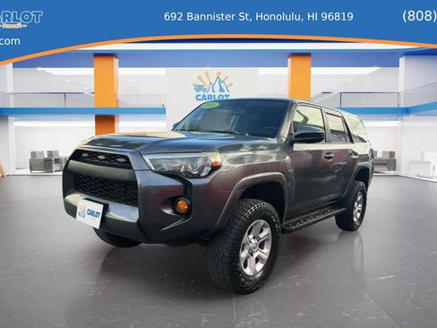 Used 2016 Toyota 4Runner SR5 RWD image 3