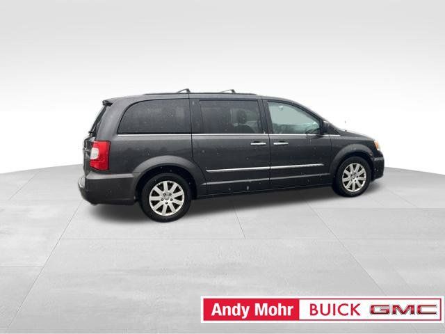 Used 2016 Chrysler Town & Country Touring w/ Driver Convenience Group FWD image 17