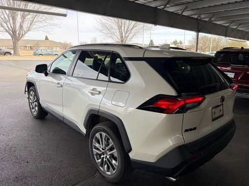 Used 2022 Toyota RAV4 XLE Premium image 6