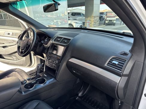 Used 2016 Ford Explorer XLT w/ Equipment Group 202A image 17