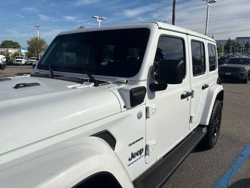 Used 2024 Jeep Wrangler Unlimited Sahara w/ Technology Group AWD/4WD image 3