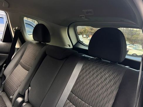 Used 2019 Nissan Rogue SV w/ Premium Package image 20